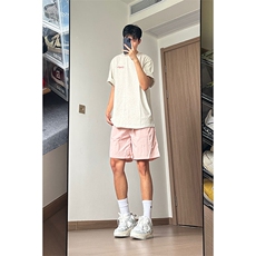 粉红色