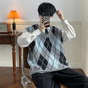 545-P35 2025新款菱格v领背心男日系港风复古套头针织马甲学院风图片