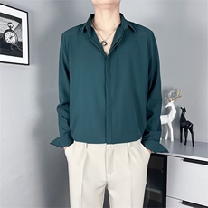 暗绿色