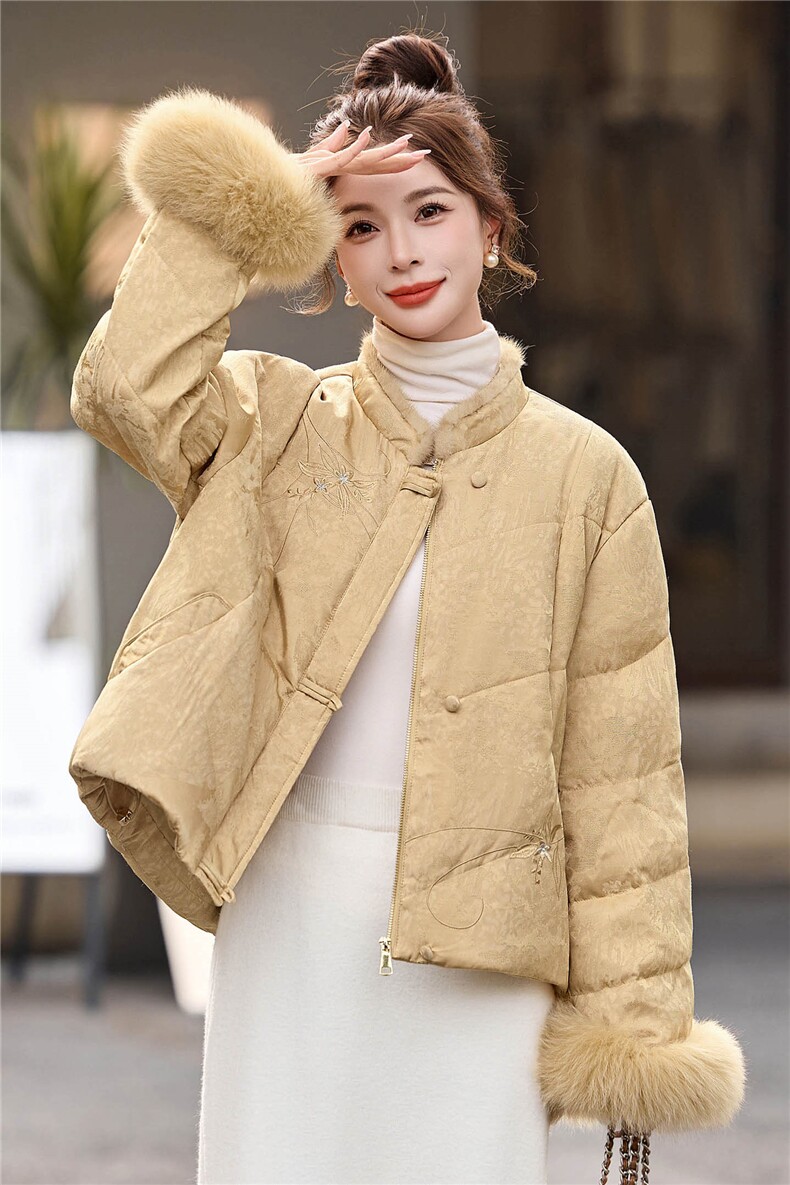 新中式立领羽绒服女2025冬季新款巨好看刺绣大毛领白鸭绒外套,女装羽绒服,丽影随形