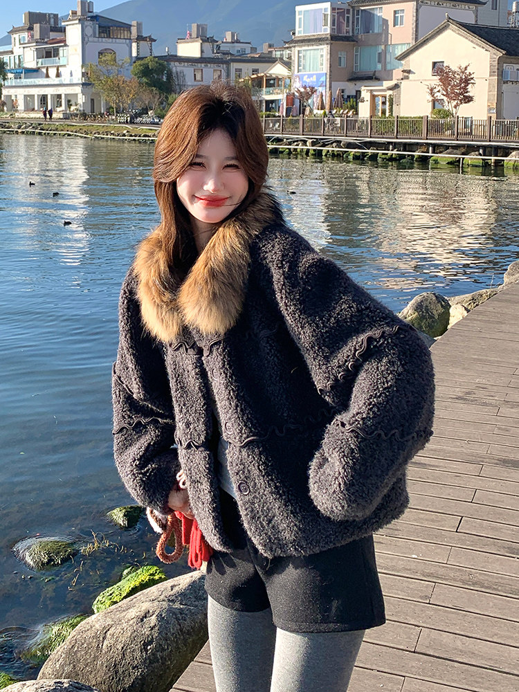 时髦复古大毛领保暖羊羔毛外套冬新款流行洋气短款皮毛一体,女装皮草,纯色衣恋