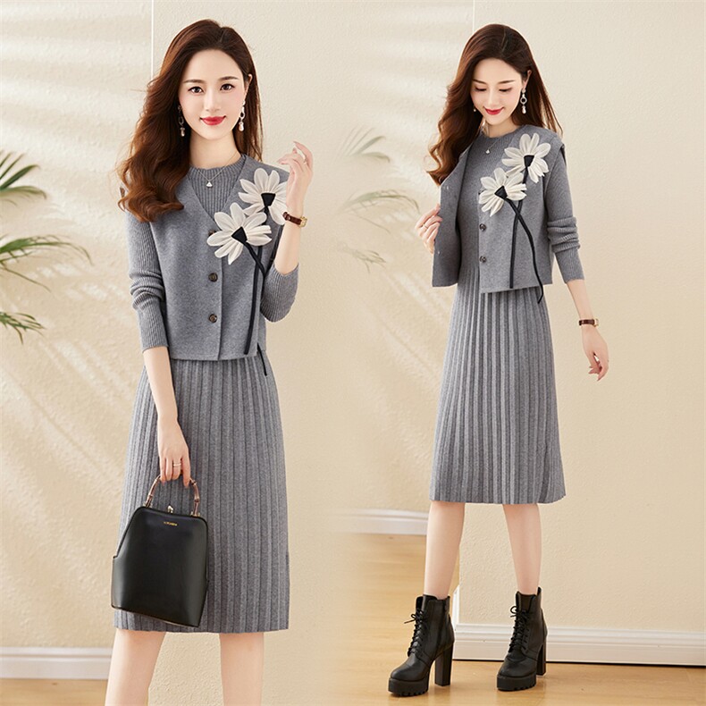 现货！2025秋冬新款温柔气质感立体双生花拼接针织连衣裙两件套女，女装套装/套裙，央宝儿