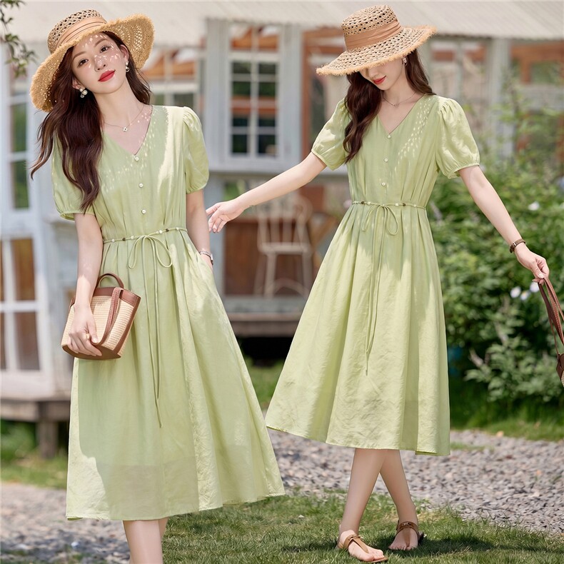 2026年夏季V领大气显瘦气质干练端庄显瘦收腰显白牛油果绿连衣裙，女装连衣裙，美沁