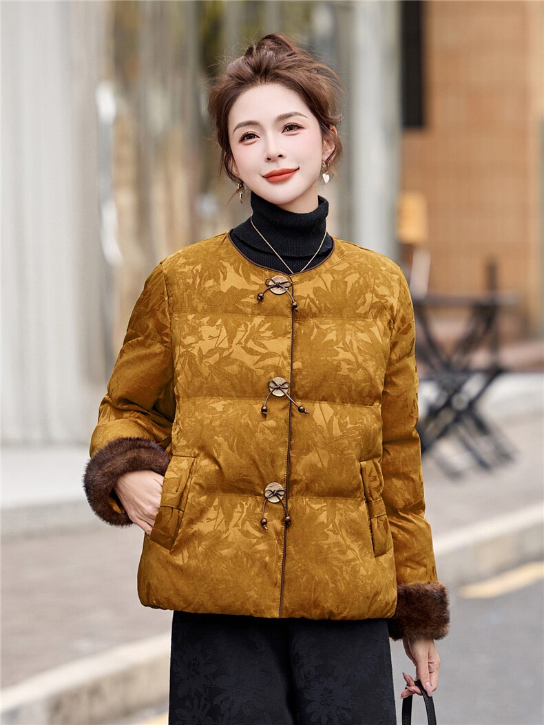 现货2025年冬装新款中式民族风羽绒服时尚宽松显瘦复古提花外套女,女装羽绒服,璐依舞