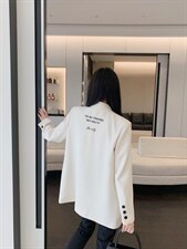 XZ22037翻袖前后印字母大版西装，女装西装，穿名堂(7F)