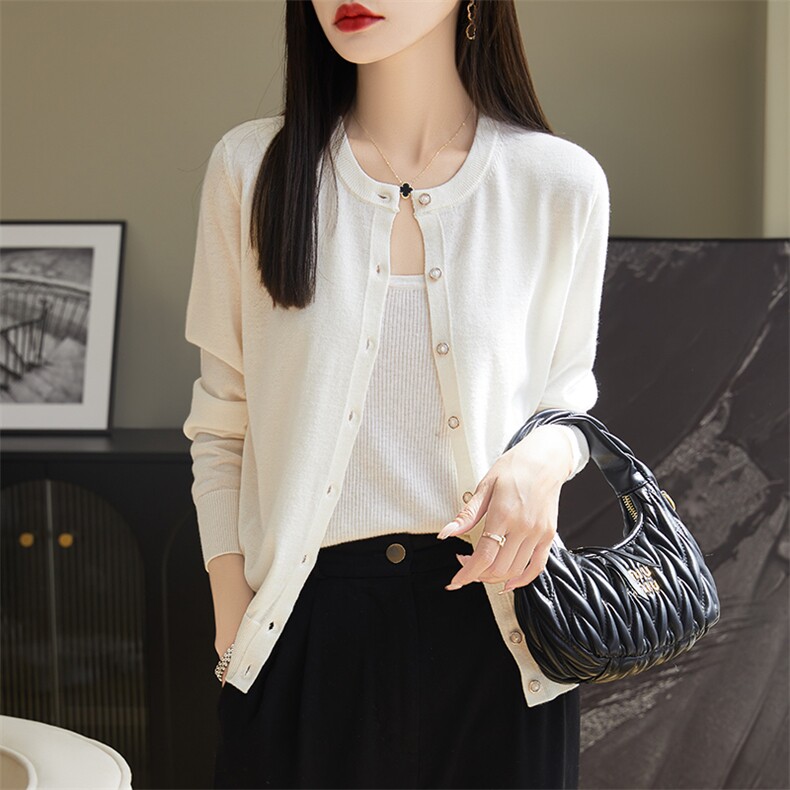 圆领针织衫女2024秋装新款33%羊毛开衫纯色长袖短款单排扣上衣，女装羊毛衫，朝思羊绒