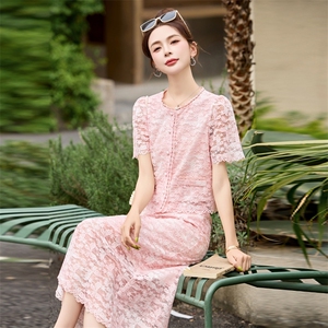 2026夏季新款法式高级感穿搭粉色蕾丝套装裙女时髦气质显瘦两件套图片