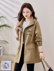 风衣女中长款2025新款宽松显瘦收腰减龄连帽休闲早春外套女春秋款，女装风衣，依万里
