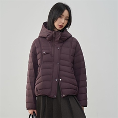 现货2025年冬季90白鸭绒休闲风常规保暖有帽不可拆，女装羽绒服，阳光伊恋