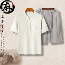 白色上衣＋浅灰短裤