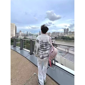 白色字母毛边牛仔衬衫设计感衬衣图片