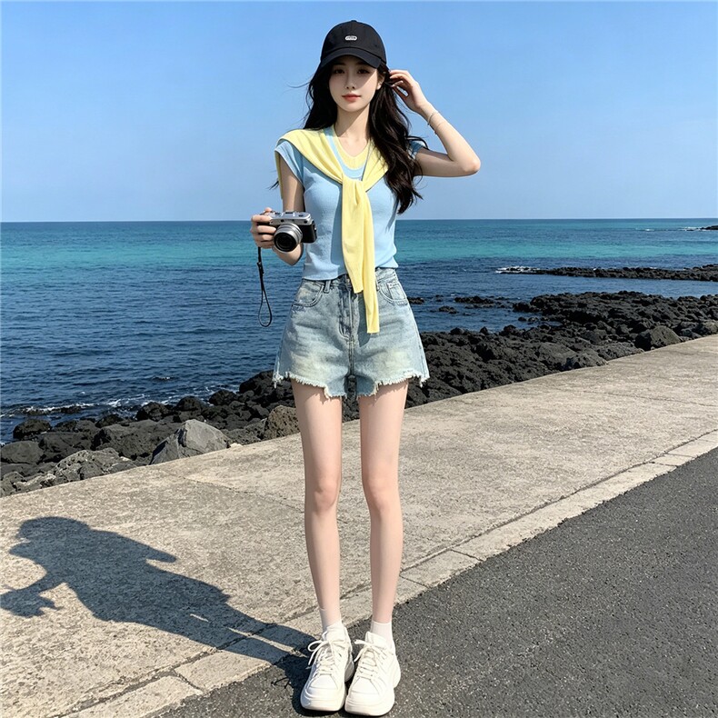 时尚穿搭套装女夏修身显瘦V领系带披肩假两件上衣牛仔短裤两件套图片