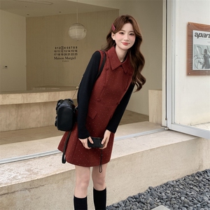 现货韩系高级感红呢料马甲+针织打底套装女2026春装新款两件套裙图片