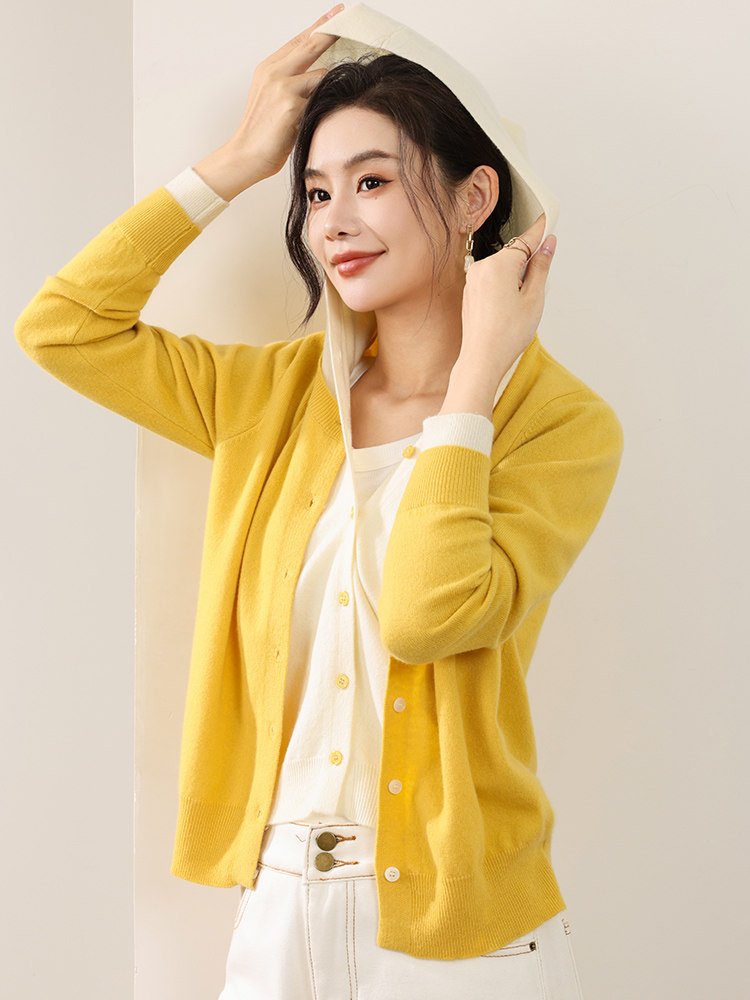 2025年秋季时尚百搭假两件拼色连帽开衫，女装羊毛衫，佰旭羊绒