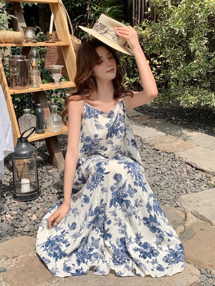 2025年夏季水墨植物花卉吊带连衣裙可爱甜美文艺复古印花裙,女装连衣裙,诺蝶