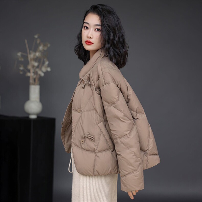 新中式盘扣轻薄羽绒服女2023冬季新款时尚洋气立领小个子鸭绒外套,女装羽绒服,阳光伊恋
