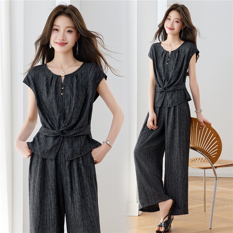 现货！高端大气时尚套装女2026年夏季新款中年女士两件套休闲上衣，女装套装/套裙，沐七七