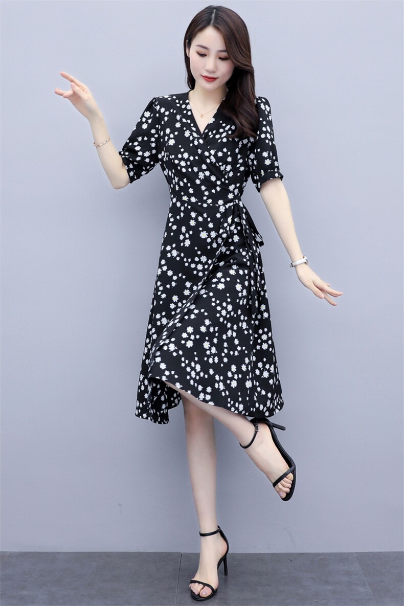 2021年夏款不规则黑色小雏菊V领碎花长款连衣裙,女装连衣裙,瑶迪依秀