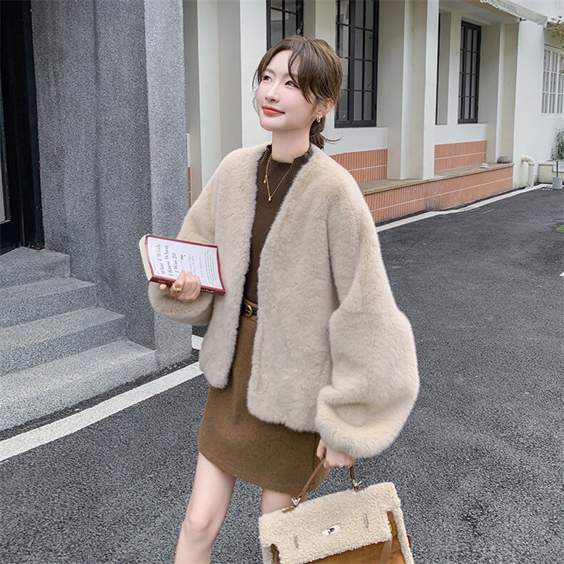 奶茶色V领仿兔绒外套女秋冬2025新款短款毛毛棉服上衣毛绒绒爆款,女装皮草,慧峰