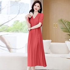 2026年V领韩版宽松收腰显瘦纯色中长款洋气A字连衣裙，女装连衣裙，火爆靓佳人