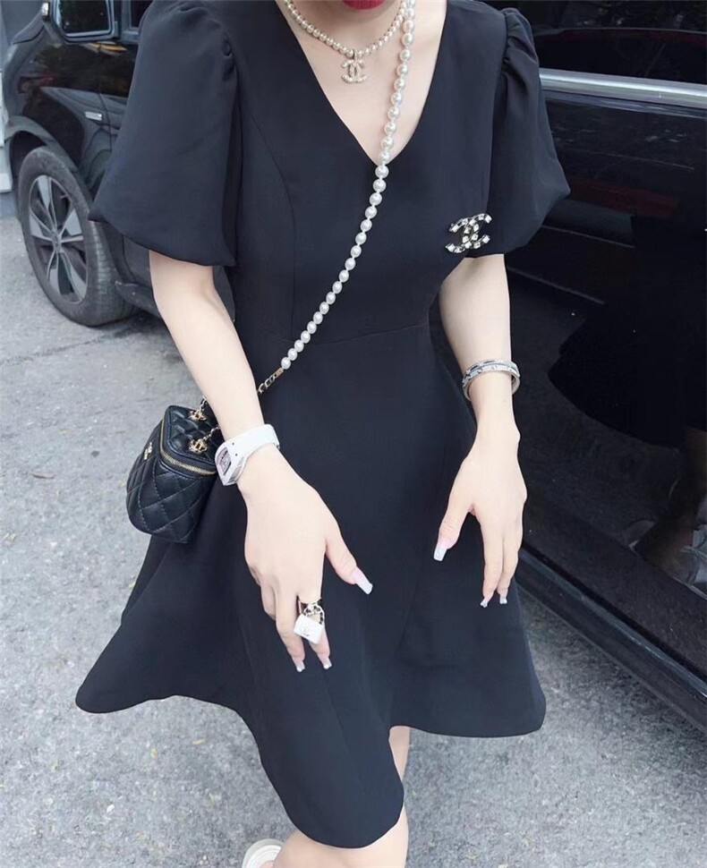 V领俏皮公主连衣裙黑白两色，女装连衣裙，哥卓