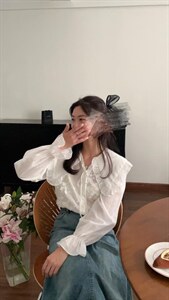 翻领花朵衬衫图片