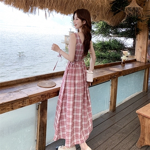 粉色格子超好看绝美连衣裙女2025夏季新款韩版温柔收腰无袖A字裙图片