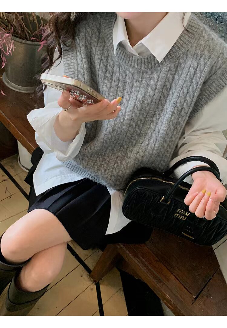 早春look|百搭纯色绞花宽松显瘦无袖背心马甲,女装马甲,半城羊绒