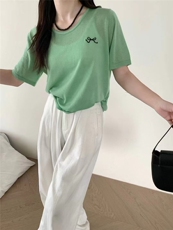 2025年短袖t恤女宽松休闲透气正肩2025新款夏季小众圆领上衣，女装T恤，业大羊绒