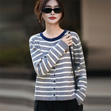 洋气条纹撞色针织开衫女25秋冬新款长袖保暖毛衣小个子短外套毛衫,女装针织衫/毛衣,菲奥羊绒,清河羊绒市场 洋气条纹撞色针织开衫女25秋冬新款长袖保暖毛衣小个子短外套毛衫,女装针织衫/毛衣,菲奥羊绒,清河羊绒市场