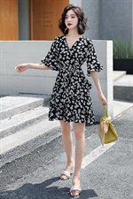 网红小雏菊连衣裙女夏2021新款时尚名媛气质碎花裙收腰显瘦短裙潮，女装连衣裙，韩蔻秀