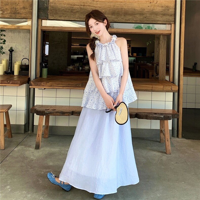 2025夏季新款韩系休闲浅蓝色度假风碎花挂脖上衣休闲半身裙两件套,女装连衣裙,2C267