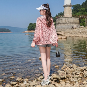 2023夏季新款宽松百搭透气花色防晒服薄外套豹纹防晒衣女图片 2023夏季新款宽松百搭透气花色防晒服薄外套豹纹防晒衣女图片