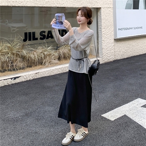 轻熟风穿搭黑色吊带连衣裙叠穿针织衫女初春秋超火好看长裙子套装图片