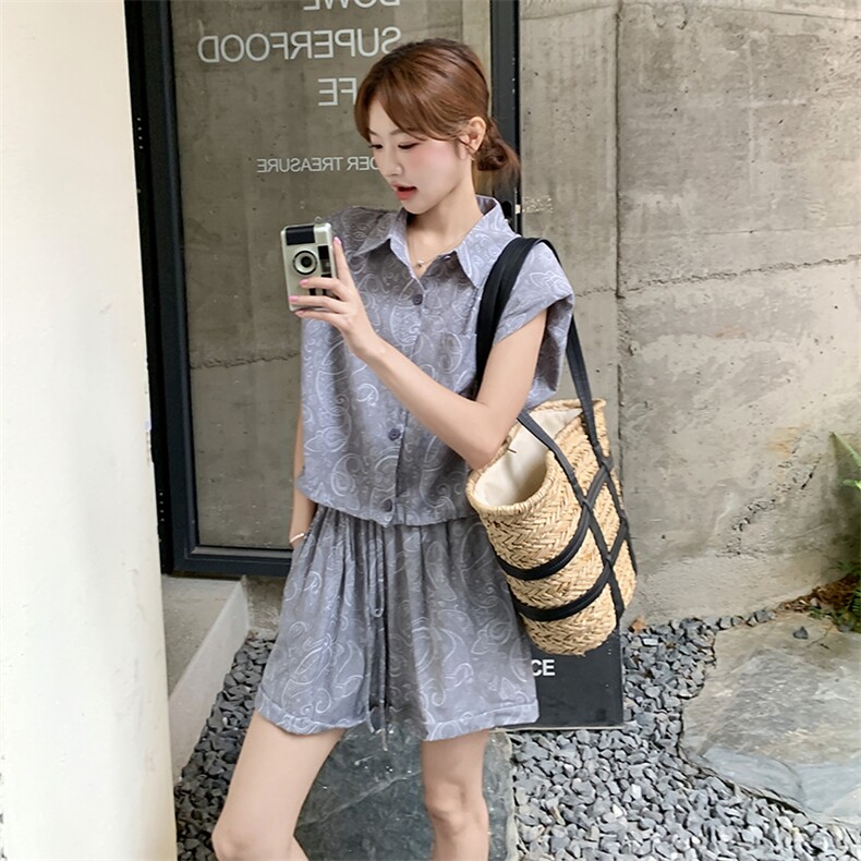 2025夏季新款韩版时尚气质百搭显瘦无袖马甲高腰短裤两件套女套装,女装套装/套裙,2C255