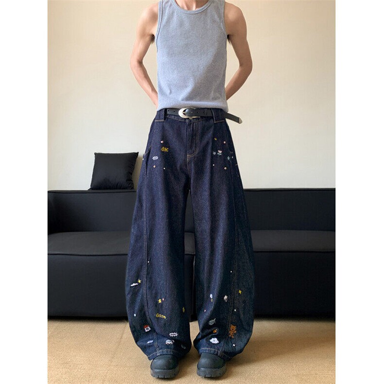 美式复古卡通刺绣弯刀牛仔裤男女宽松情侣百搭水洗阔腿休闲裤图片