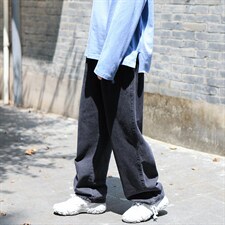 黑色