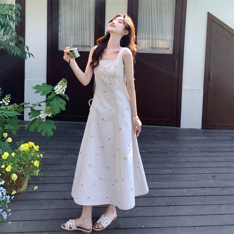 法式温柔风米白色吊带连衣裙女夏2025新款巨好看气质长裙简单大方，女装连衣裙，浙宝193A