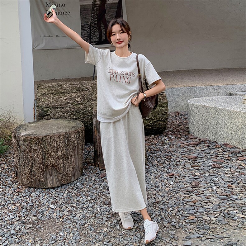 米白色字母印花短袖套装夏季女2025新款宽松休闲减龄半身裙两件套,女装套装/套裙,2C225