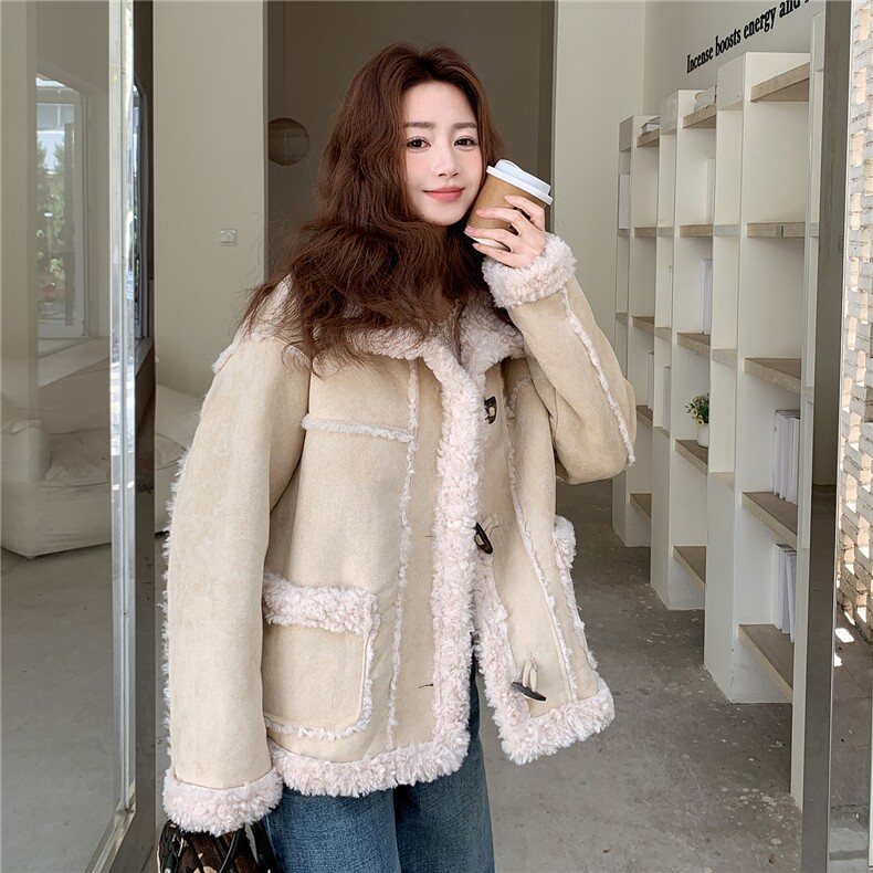 25冬季新款牛角扣皮毛一体外套2B082-2266-p215k323,女装短外套,2B082