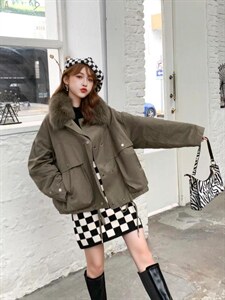 两件套真毛领羽绒服图片