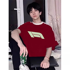 酒红色