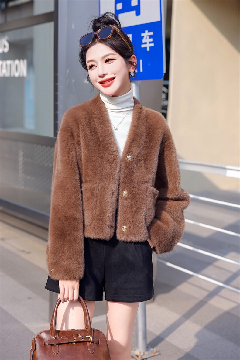 现货新款皮毛一体外套女短款小个子冬季2025新款加厚保暖仿皮草,女装棉衣/棉服,意芙