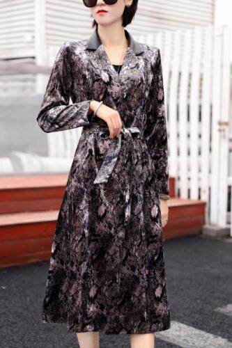 进口丝绒印花莽纹风衣，女装风衣，澳洛菲