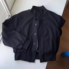 黑色