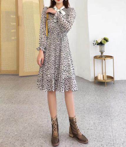 【现货】2021年春季百褶连衣裙百搭显瘦修身复古雪纺，女装连衣裙，荷塘月色