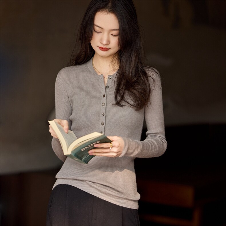 时尚气质百搭简约女士棒球领抽条套衫图片