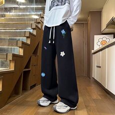 黑色