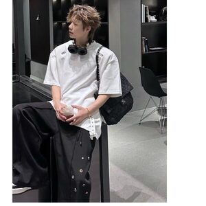 夏季暗黑系小众解构痞帅垫肩短袖T恤男设计感金属气孔畔带半袖t恤图片
