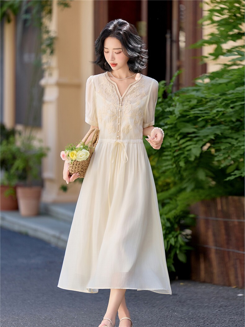 气质贵夫人刺绣天丝连衣裙女2026夏季新款高级感时尚巨好看收腰裙,女装连衣裙,水衣源